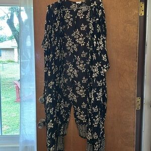 Natural life brand long kimono not sized